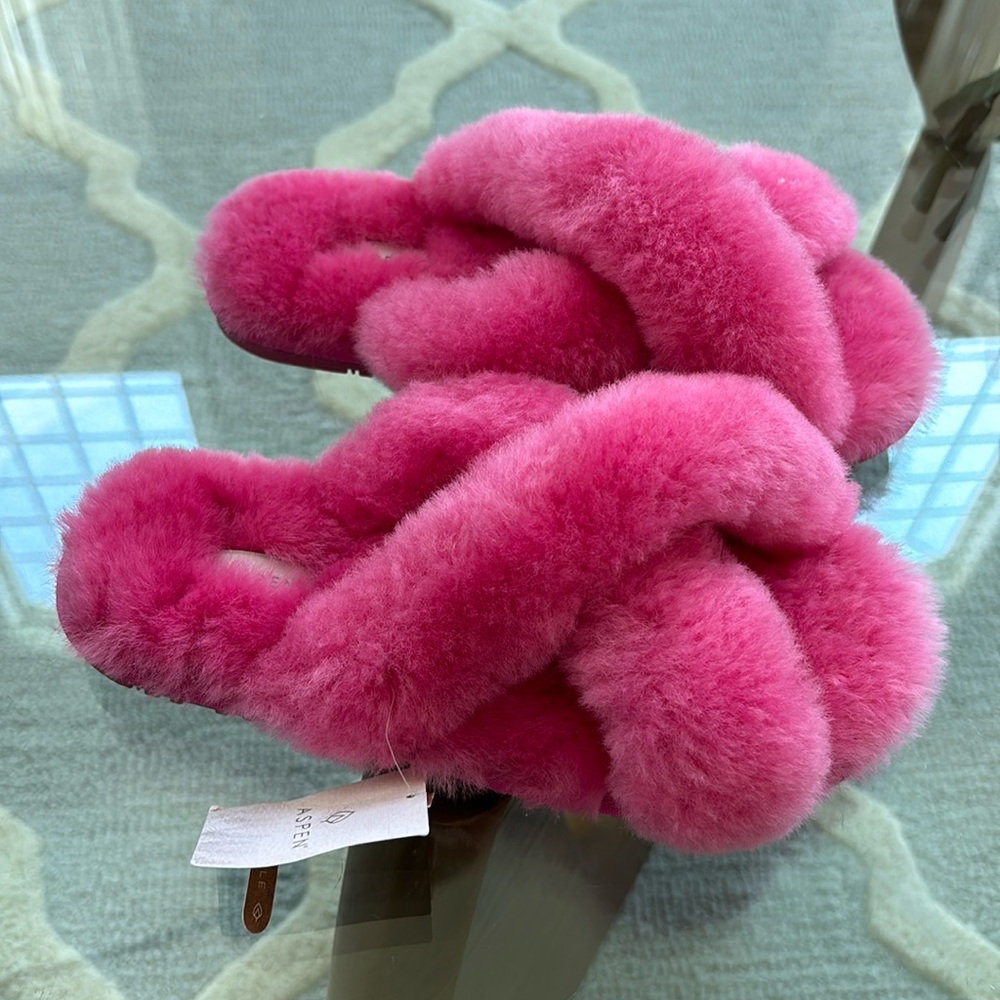 GIRLS SLIPPERS NWT